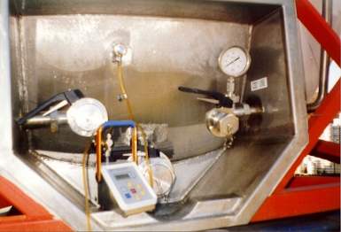 Bottom valve compartment - reefer tank